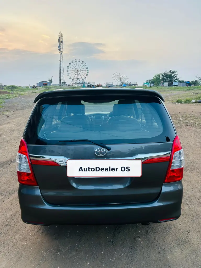 2014 Toyota Innova photo 2