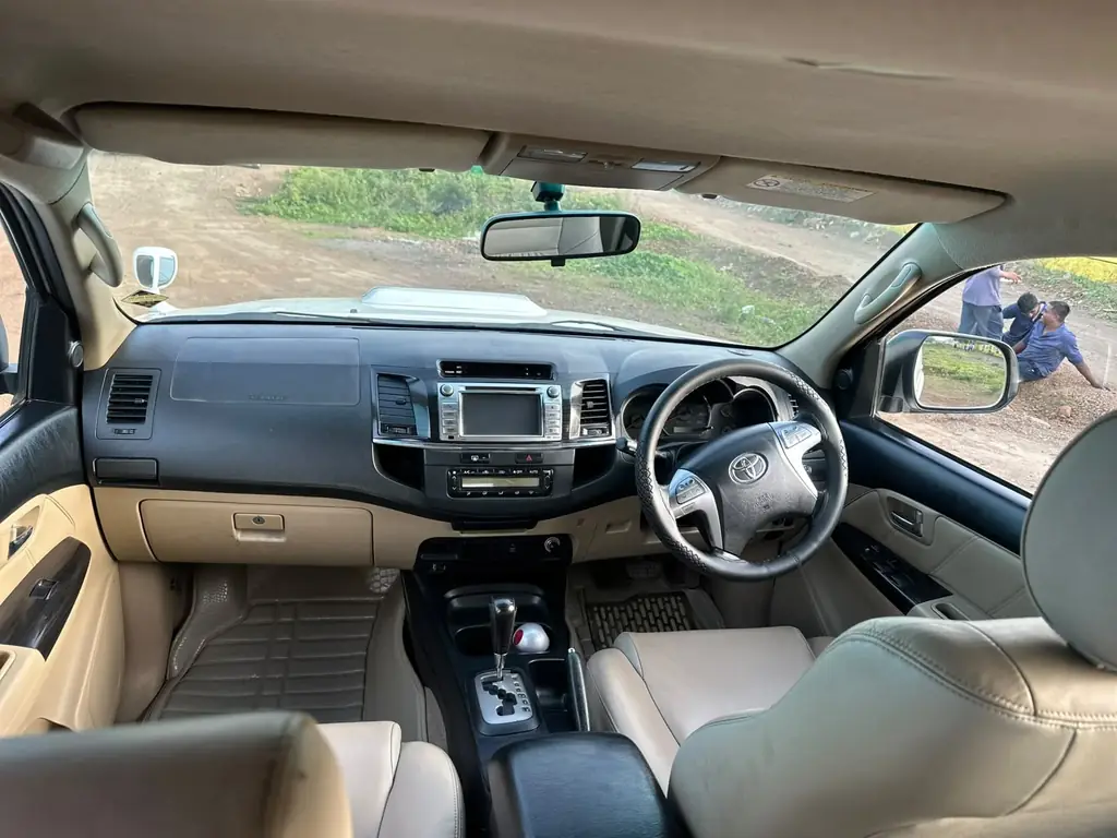 2015 Toyota Fortuner 3.0 4x4 AT photo 5