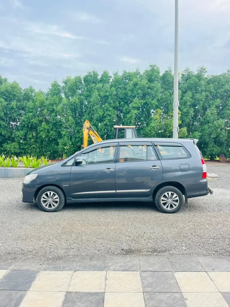 2015 Toyota Innova V photo 3