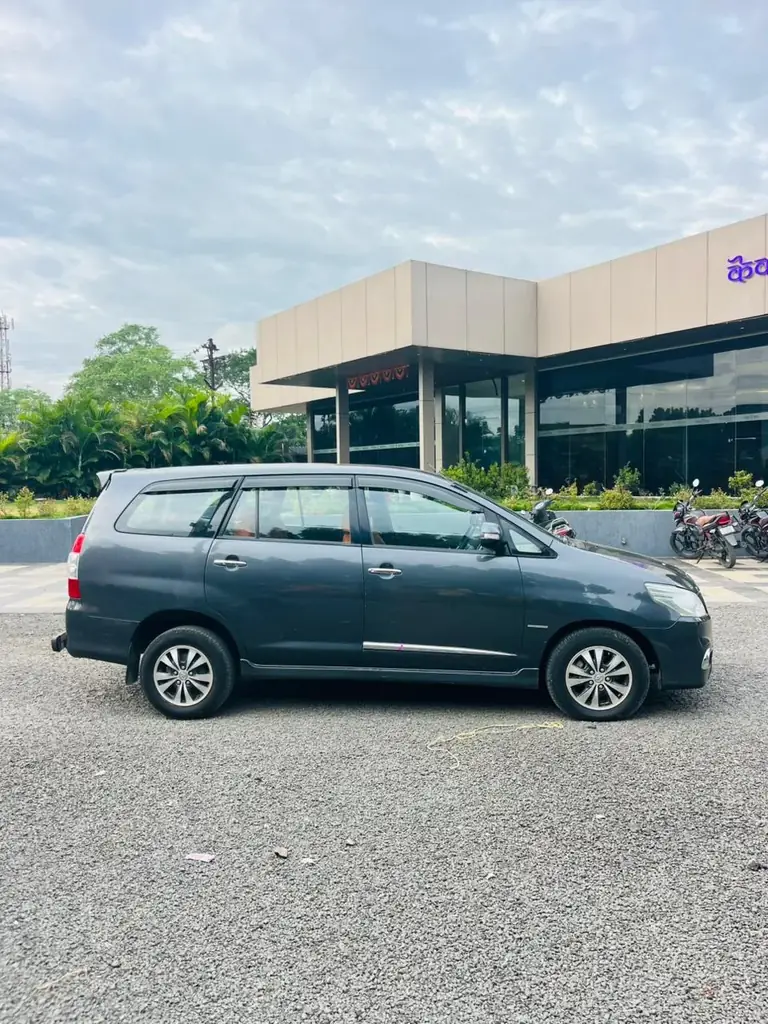 2015 Toyota Innova V photo 4