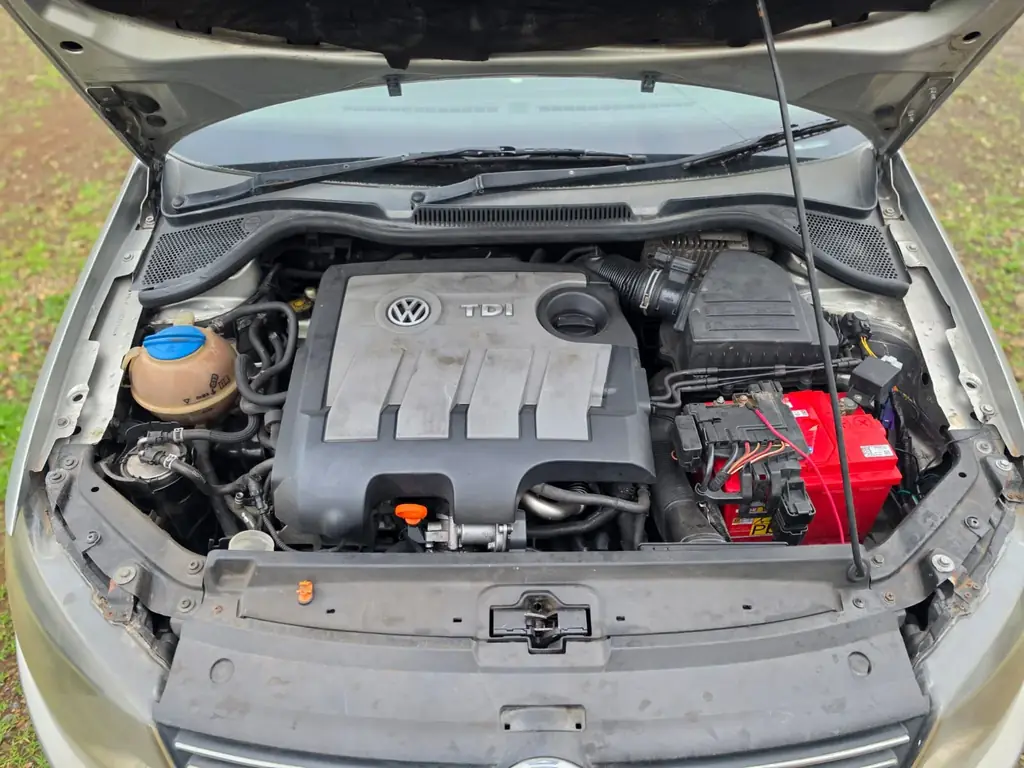 2012 Volkswagen Vento Highline Diesel photo 6