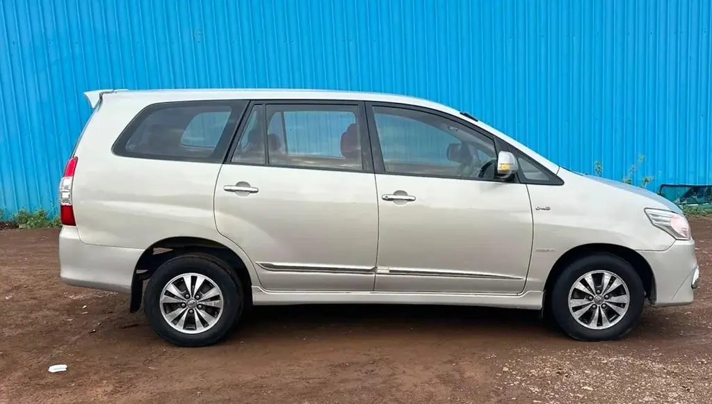2016 Toyota Innova 2.5V photo 4