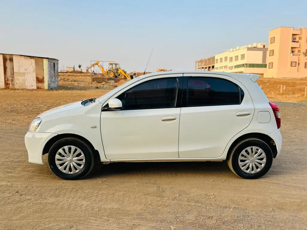 2014 Toyota Etios Liva GD photo 3