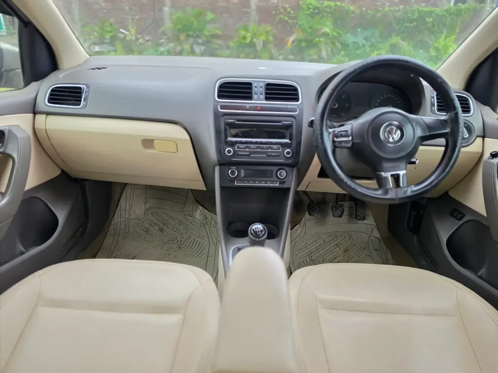 2012 Volkswagen Vento Highline Diesel photo 5