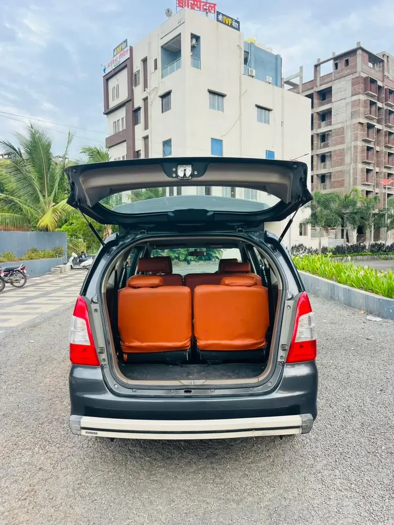 2015 Toyota Innova V photo 9
