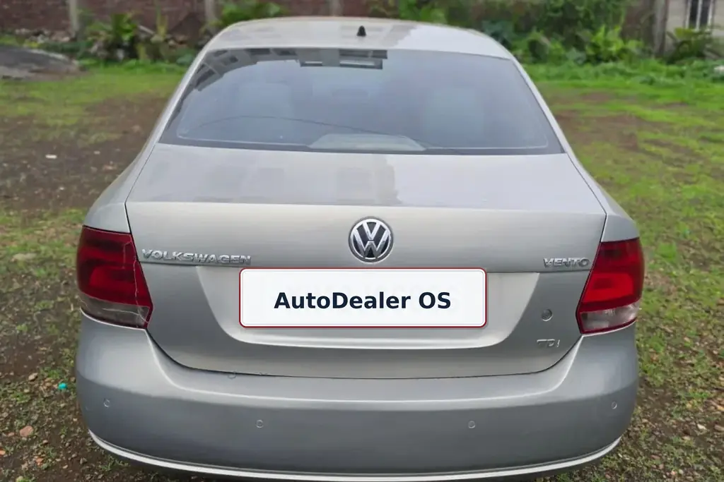2012 Volkswagen Vento Highline Diesel photo 2