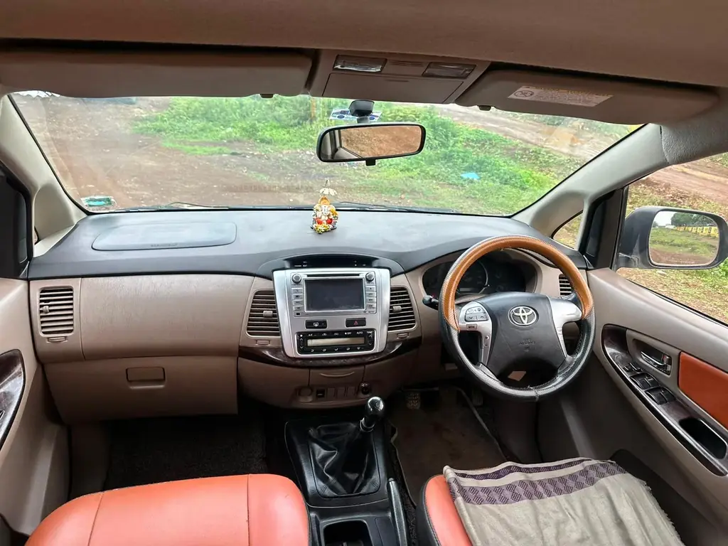 2016 Toyota Innova 2.5V photo 5