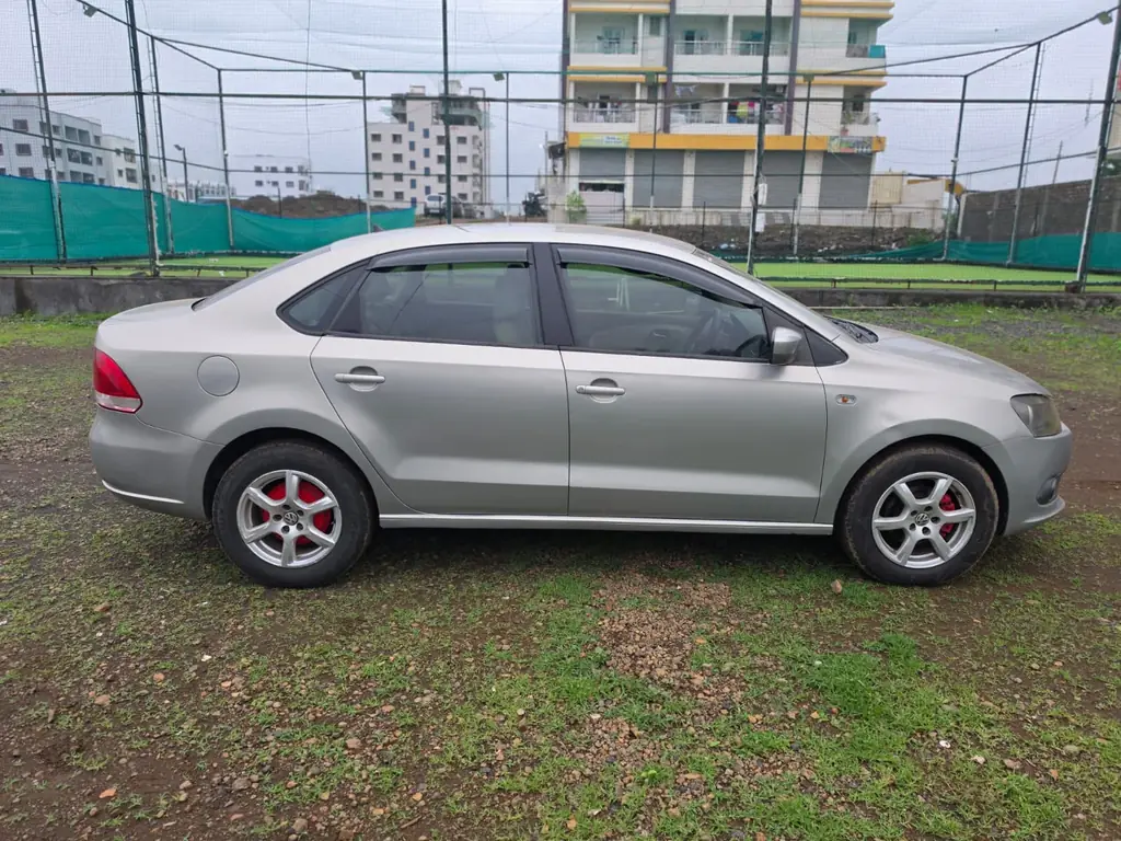 2012 Volkswagen Vento Highline Diesel photo 4