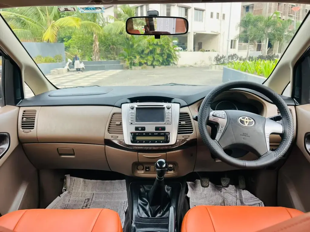 2015 Toyota Innova V photo 5