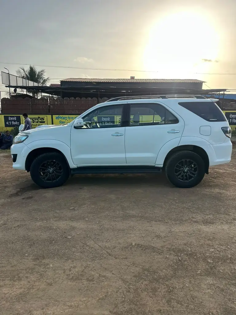 2015 Toyota Fortuner 3.0 4x4 AT photo 3