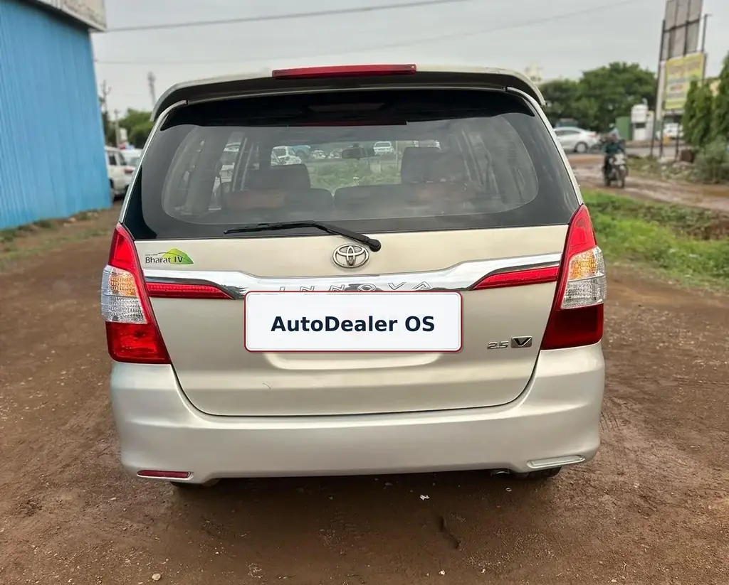 2016 Toyota Innova 2.5V photo 2