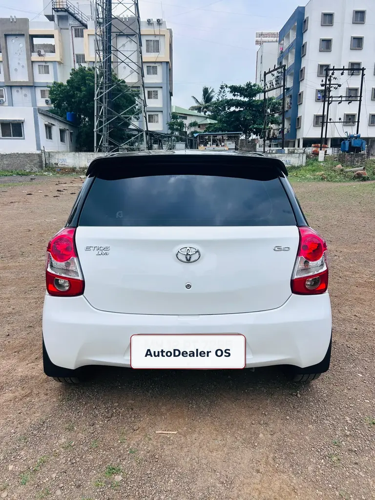 2017 Toyota Etios Liva GD photo 2