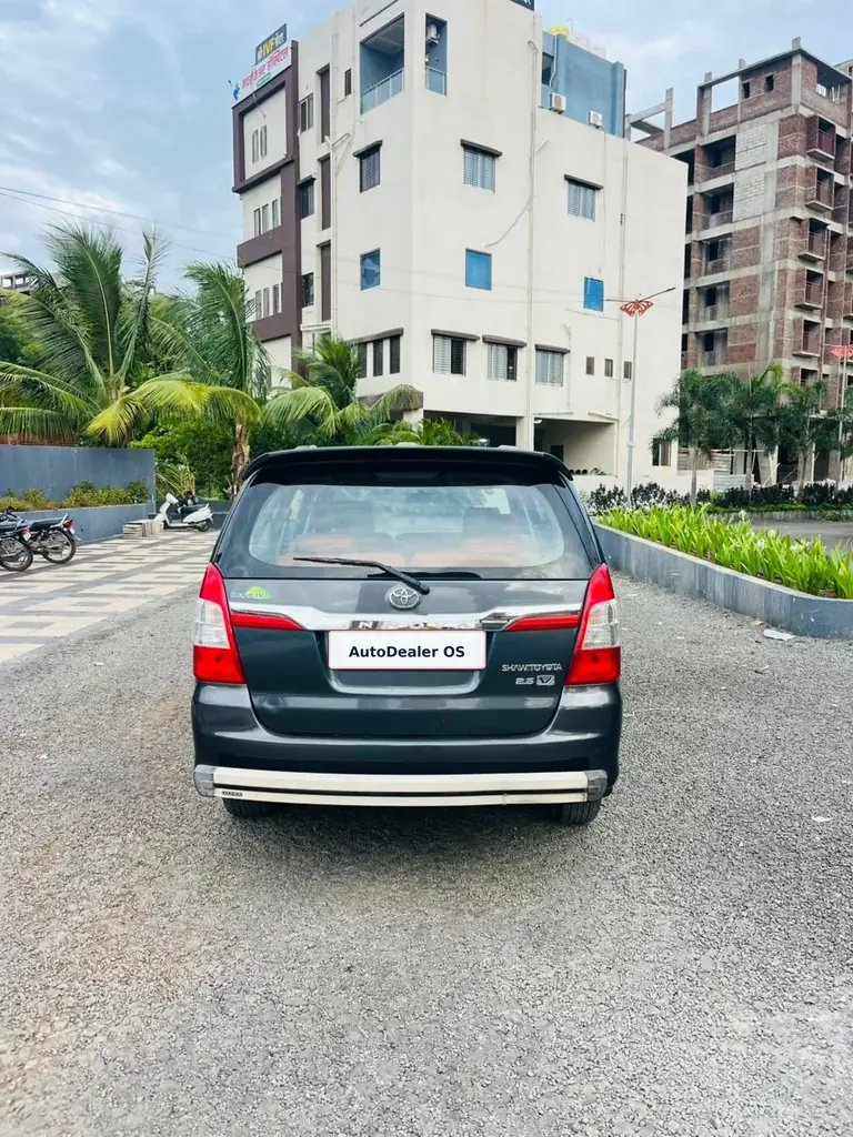 2015 Toyota Innova V photo 2