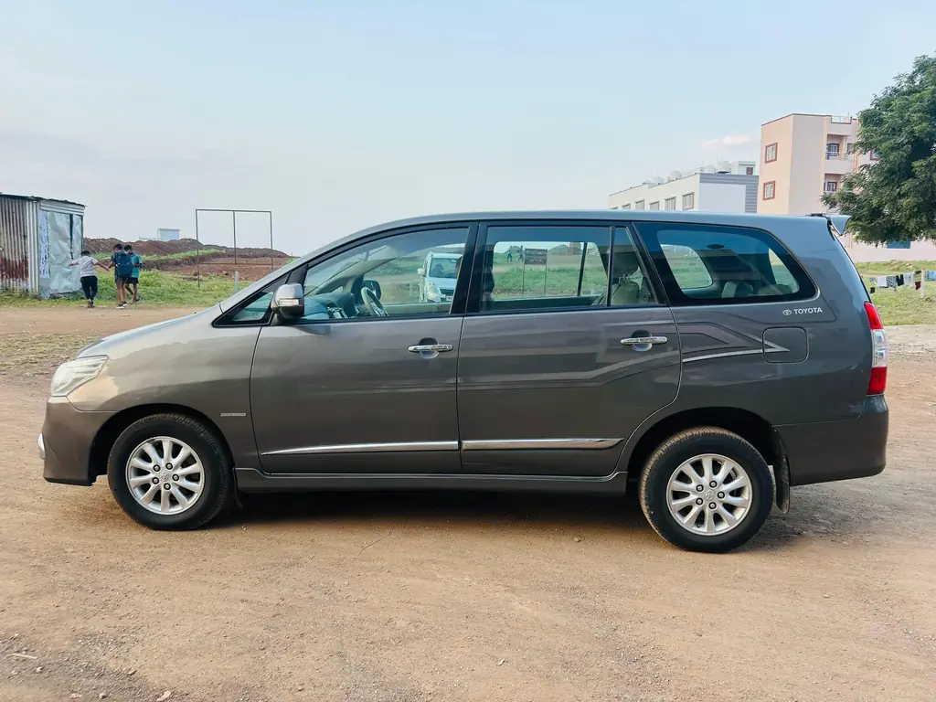 2014 Toyota Innova photo 3