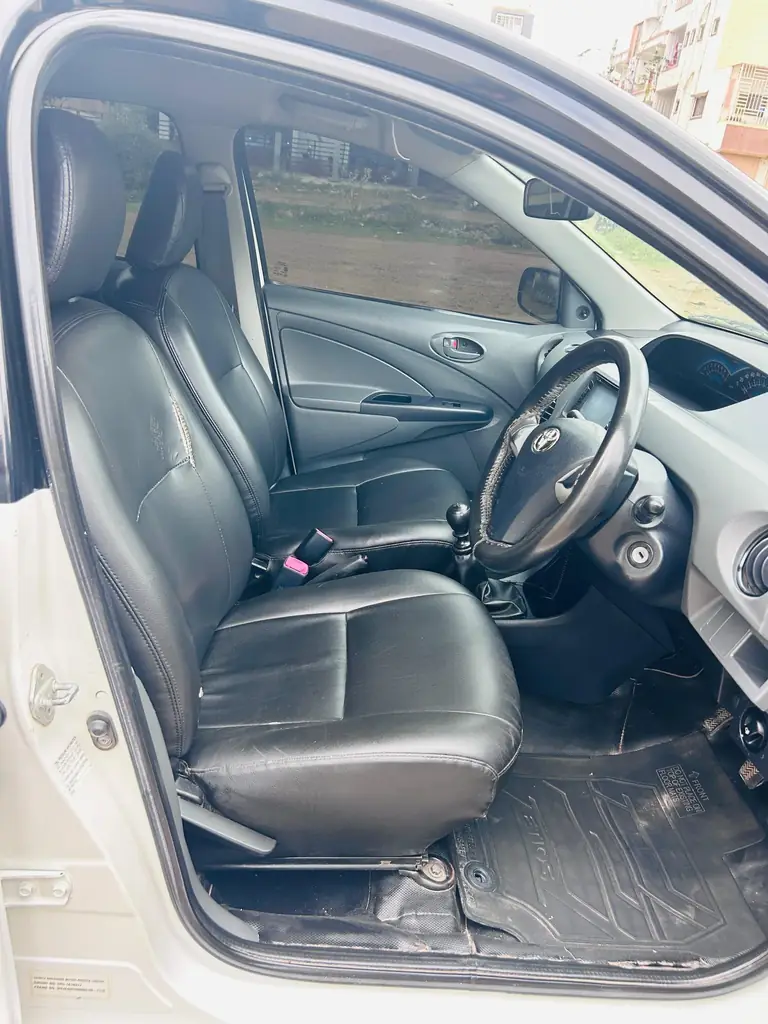 2017 Toyota Etios Liva GD photo 8