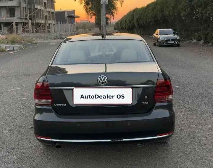 2015 Volkswagen Vento Highline Diesel photo 2