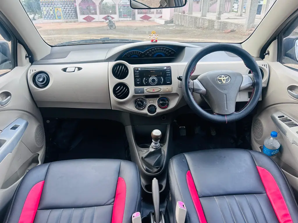 2015 Toyota Etios Liva VD photo 5
