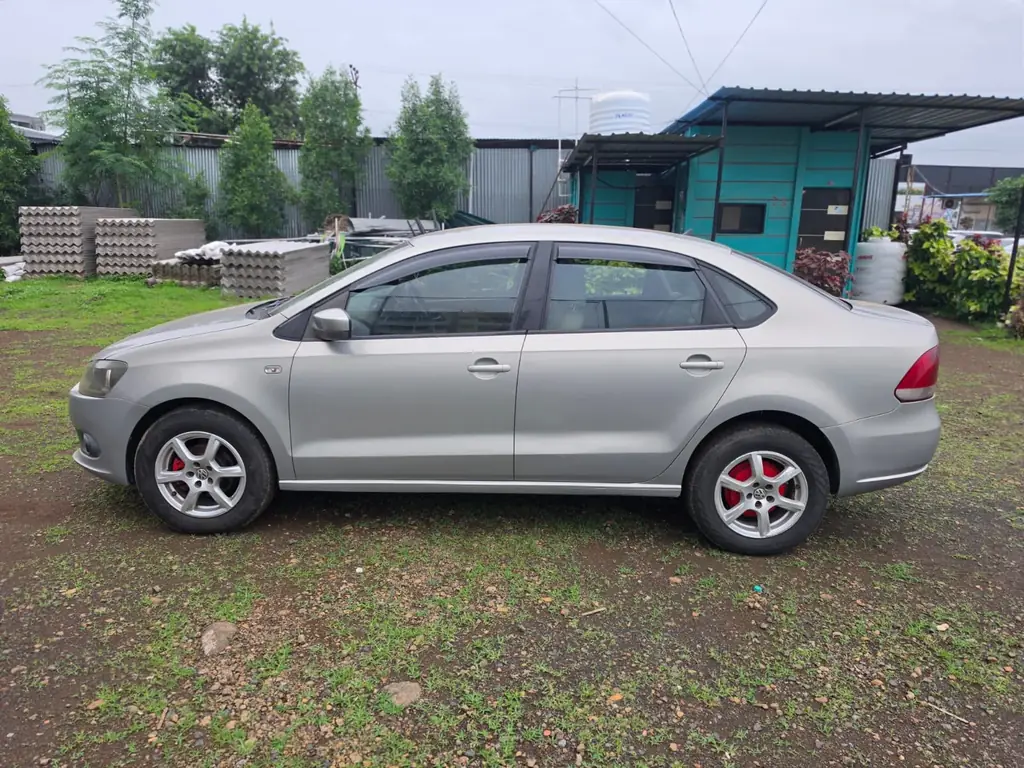 2012 Volkswagen Vento Highline Diesel photo 3