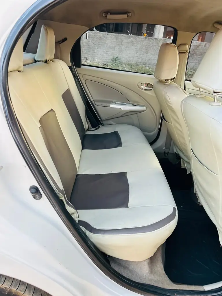 2014 Toyota Etios Liva GD photo 9