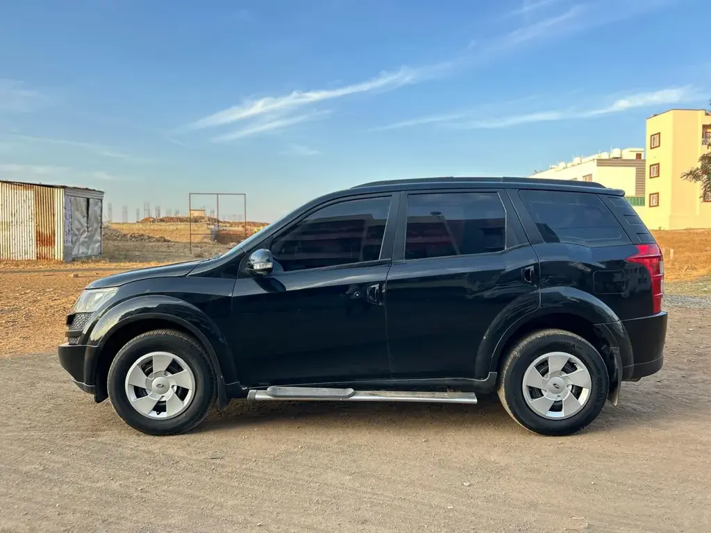 2013 Mahindra XUV500 photo 3