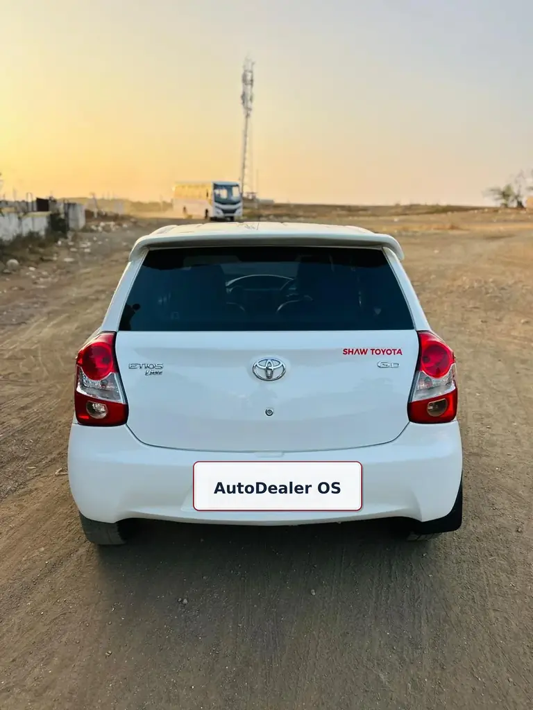 2014 Toyota Etios Liva GD photo 2