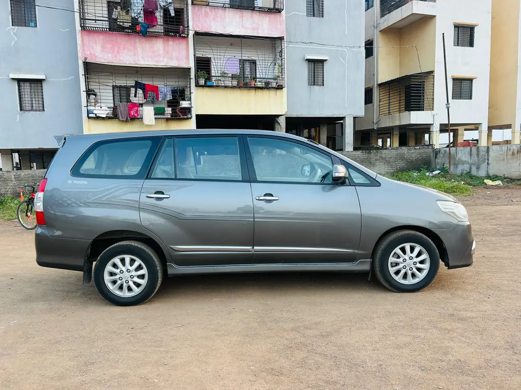 2014 Toyota Innova photo 4