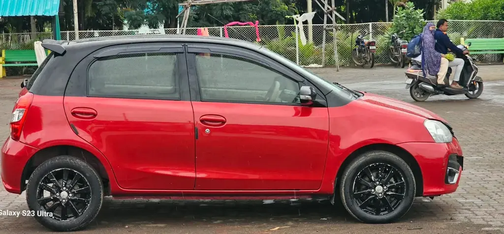 2018 Toyota Etios VD photo 3