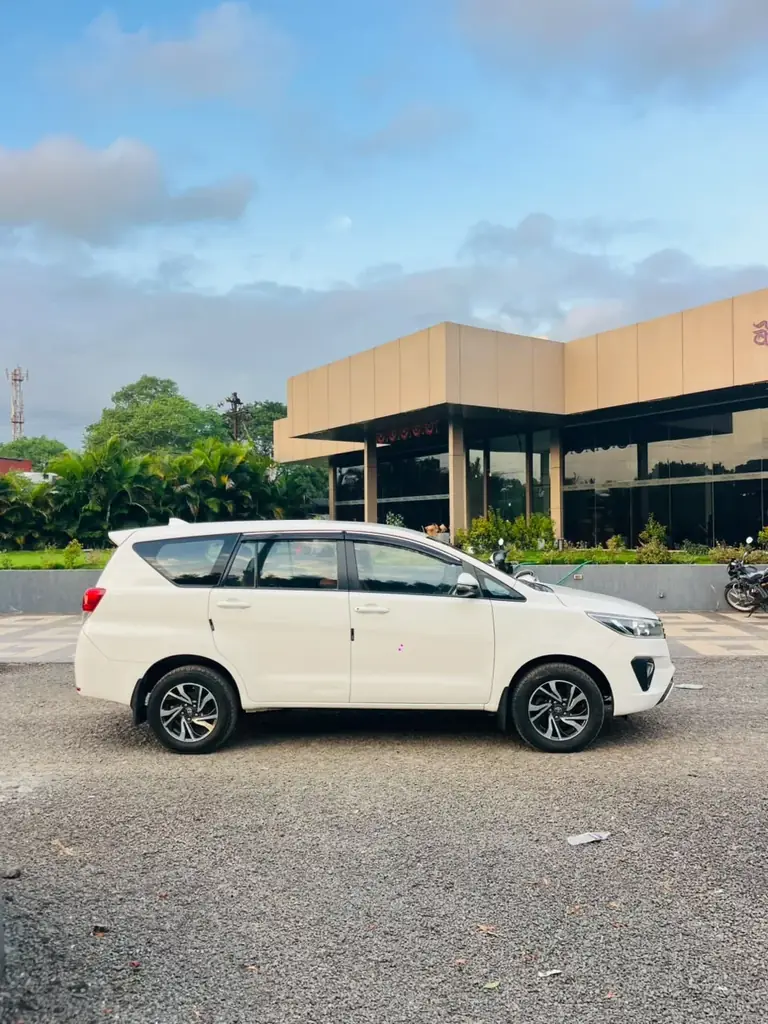 2022 Toyota Innova Crysta G photo 4