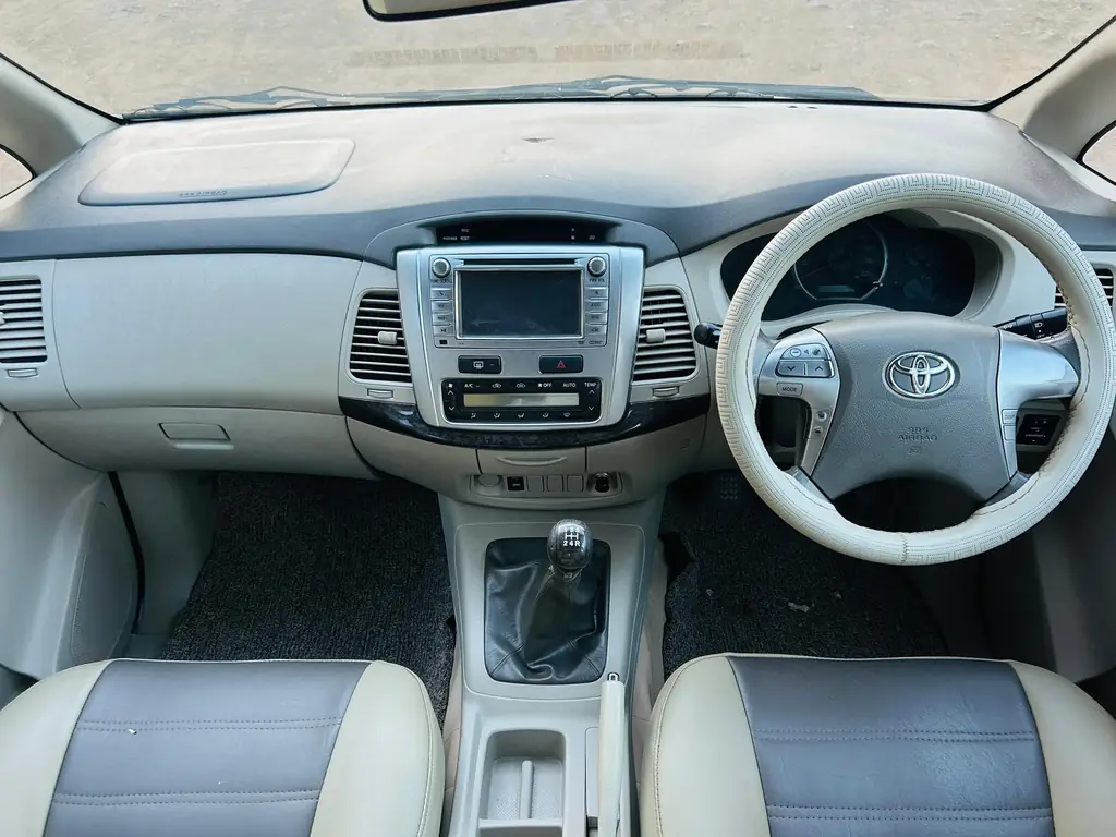 2014 Toyota Innova photo 5